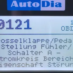 Fehlercode P0121 auf einem Diagnosegerät: Drosselklappe/Pedal Stellung Fühler/Schalter A - Stromkreis Bereich/Eigenschaft Störung.
