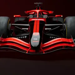 Roter und schwarzer Formel 1 Bolide, bereit für 300 km/h.