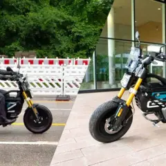 Zwei BMW E-Scooter: links ein Fahrer mit Helm und Warnweste, rechts ein Roller vor Gebäude.