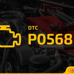 Gelbe Motorkontrollleuchte mit DTC P0568 über einem Auto-Motor.