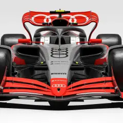 Ein Formel 1 Auto, wie dieses von Audi Sport, ist etwa 5 Meter lang. Seine aerodynamischen Flügel und breiten Reifen sind beeindruckend.