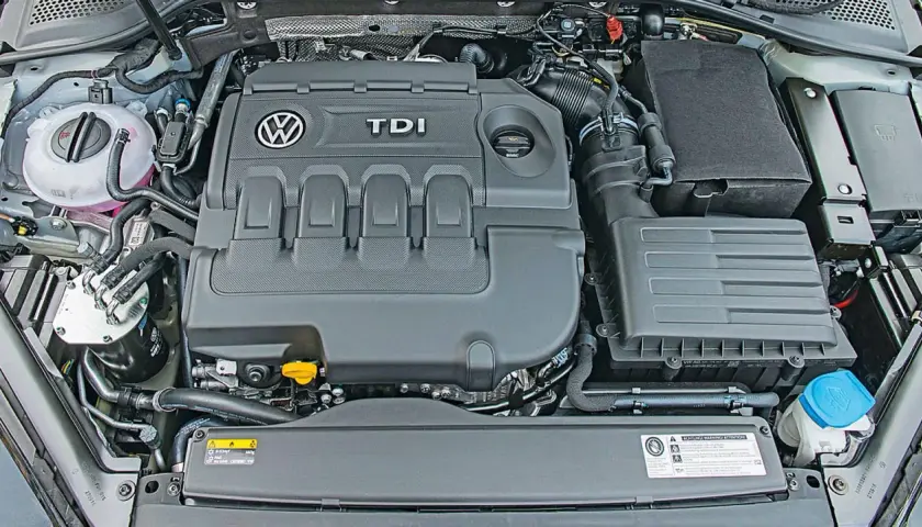 VW 1.6 TDI Motor: Ein Blick auf den Motorraum, der für seine Haltbarkeit bekannt ist.