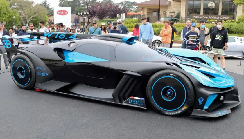 Schwarzer Bugatti Bolide mit blauen Akzenten, ein Blickfang für jeden Autoliebhaber. Der Bugatti Bolide Preis ist astronomisch, aber die Ingenieurskunst ist unbezahlbar.