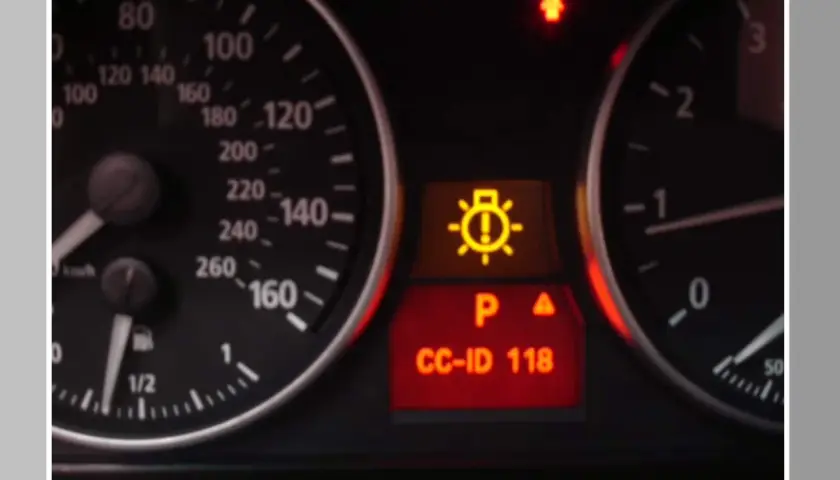 BMW Kontrollleuchten gelb: Das Symbol für die Außenbeleuchtung leuchtet gelb auf, daneben steht "CC-ID 118".