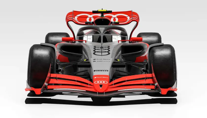 Ein Formel 1 Auto, wie dieses von Audi Sport, ist etwa 5 Meter lang. Seine aerodynamischen Flügel und breiten Reifen sind beeindruckend.