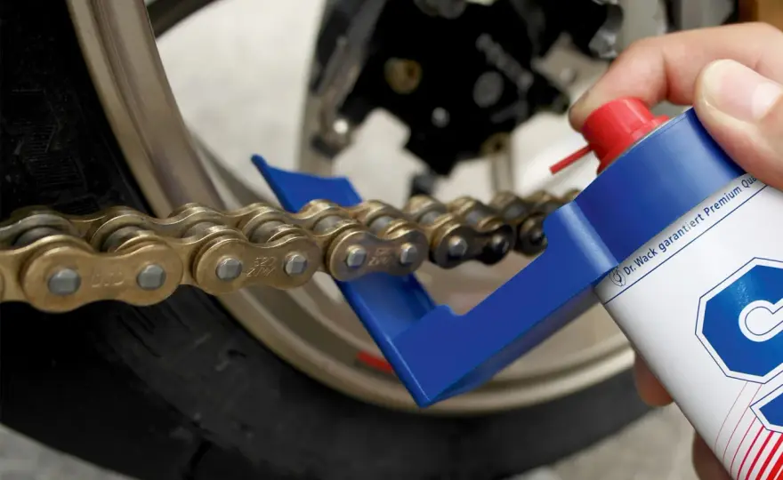 Motorradkette richtig fetten - So geht's sauber & effektiv