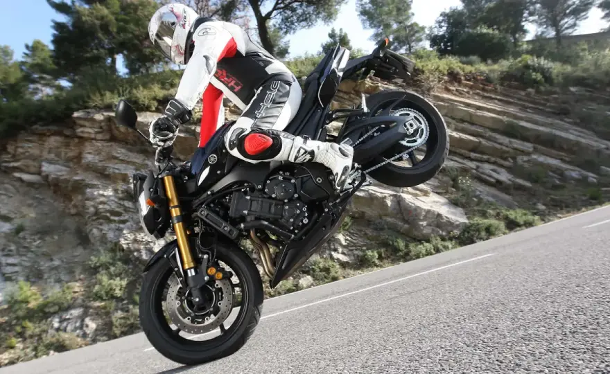 Motorrad Bremsweg - So verkürzt du deinen Anhalteweg