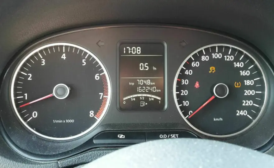 ESP-Leuchte an und Auto ruckelt - Warum oft der Motor schuld ist