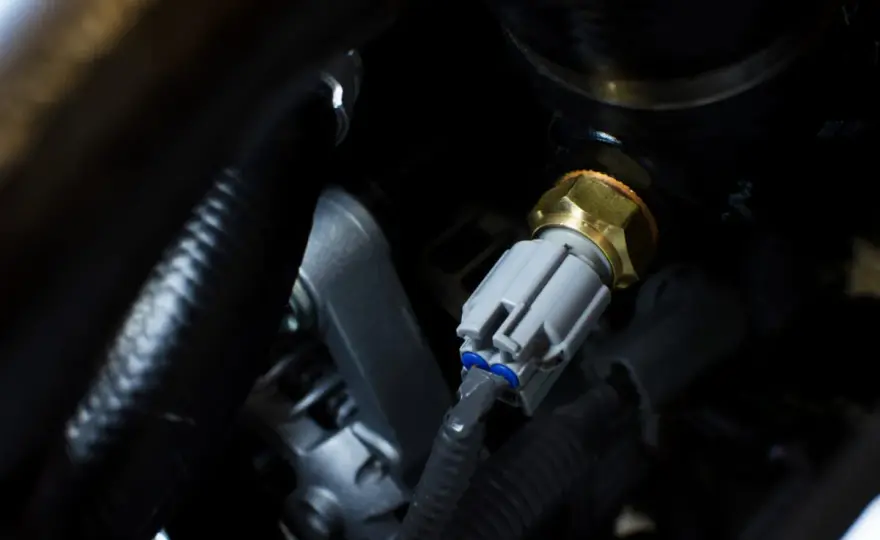 VW Touran 2.0 TDI Thermostat wechseln - Symptome, Kosten & Anleitung