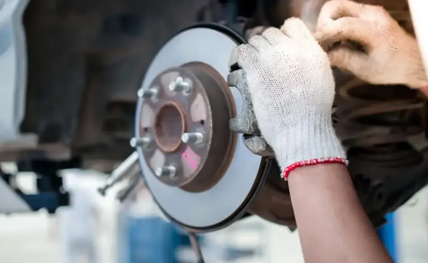 Bremsen prüfen - Sicherheit & Kontrolle für dein Auto