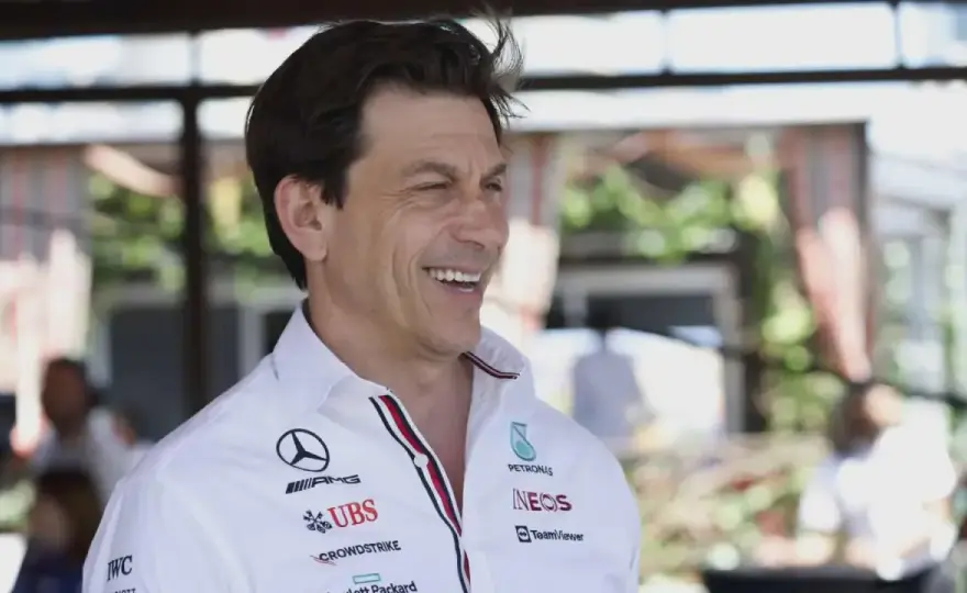 Toto Wolff Gehalt - Wie viel verdient der Mercedes-Boss wirklich?