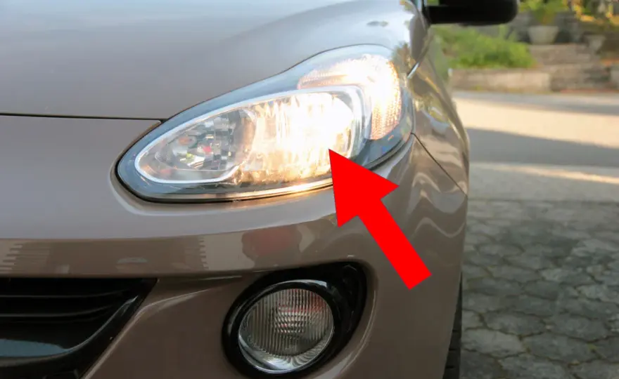Opel Adam Abblendlicht wechseln - H7 Lampe richtig tauschen