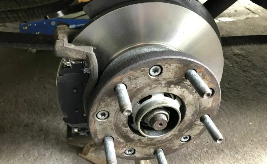 Ford Transit - Hintere Bremsscheiben wechseln leicht gemacht