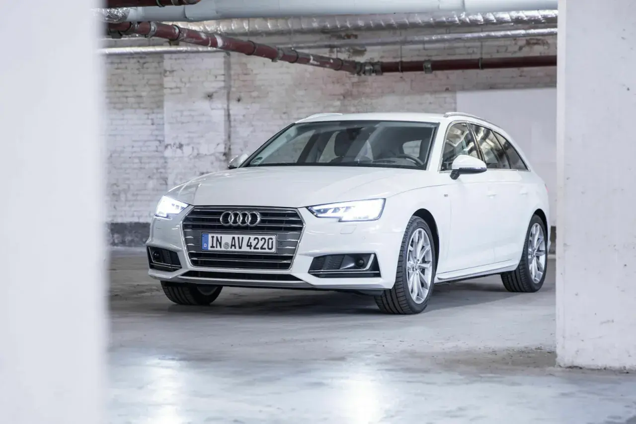 Weißer Audi A4 2.0 TDI 190 PS Kombi in Garage. Mögliche Probleme bei diesem Modell?