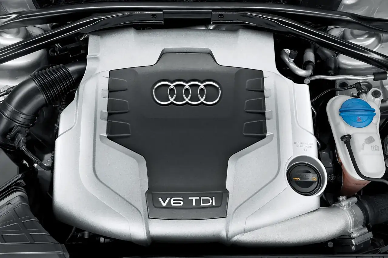 Der Audi Q5 Motor mit 3.0L V6 TDI Dieselmotor, bereit für Leistung und Effizienz.