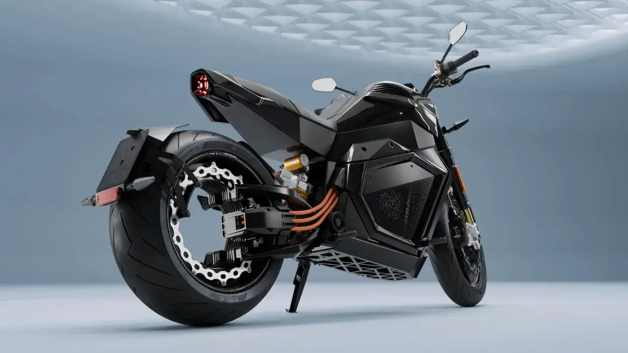 Schwarzes, futuristisches Motorrad von DAB Motors mit auffälligem Rücklicht und offenliegenden Kabeln.