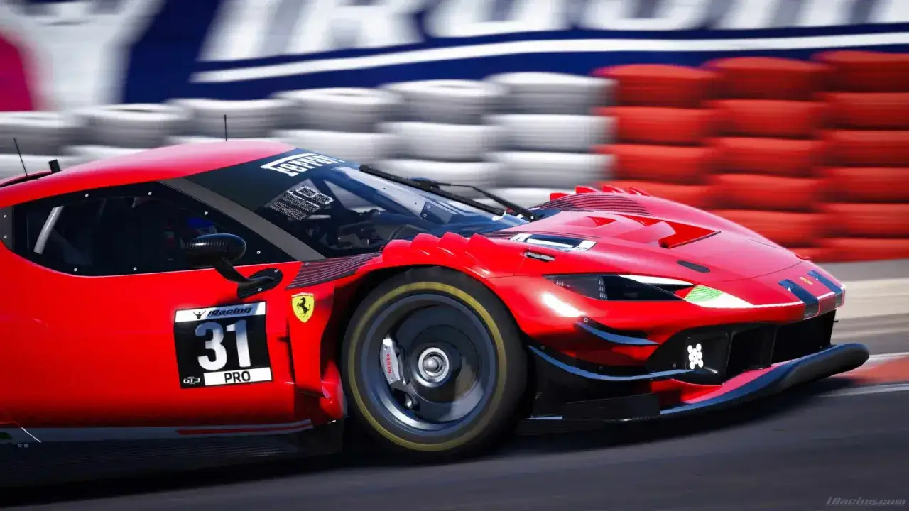 Roter Ferrari 296 GT3 mit Startnummer 31 rast über die Rennstrecke, die Reifen im Fokus.