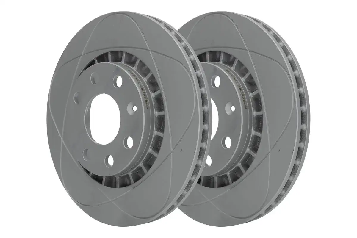 Zwei gelochte und geschlitzte Bremsscheiben, bereit für maximale Bremskraft. Diese ate power disc Teile sind für Höchstleistung konzipiert.