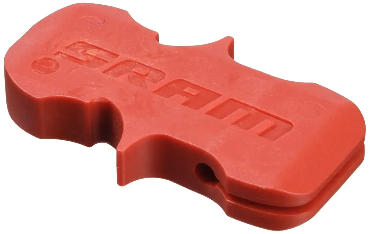 Rote SRAM Scheibenbremse Transportsicherung vergessen? Dieses Teil schützt die Bremse beim Versand.
