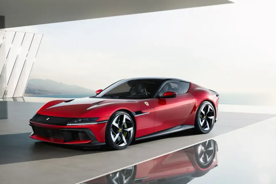 Ferrari mit V12-Motor - Modelle, Unterschiede und Alltag